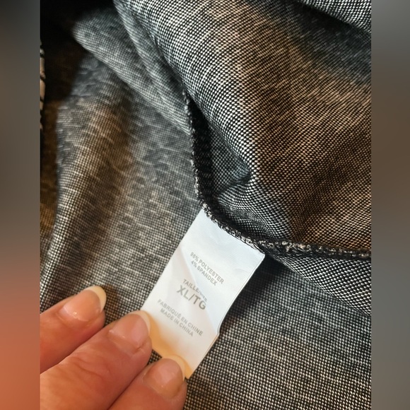 Suzy Shier Houndstooth Print Keyhole Long Sleeve Top - Picture 2 of 5